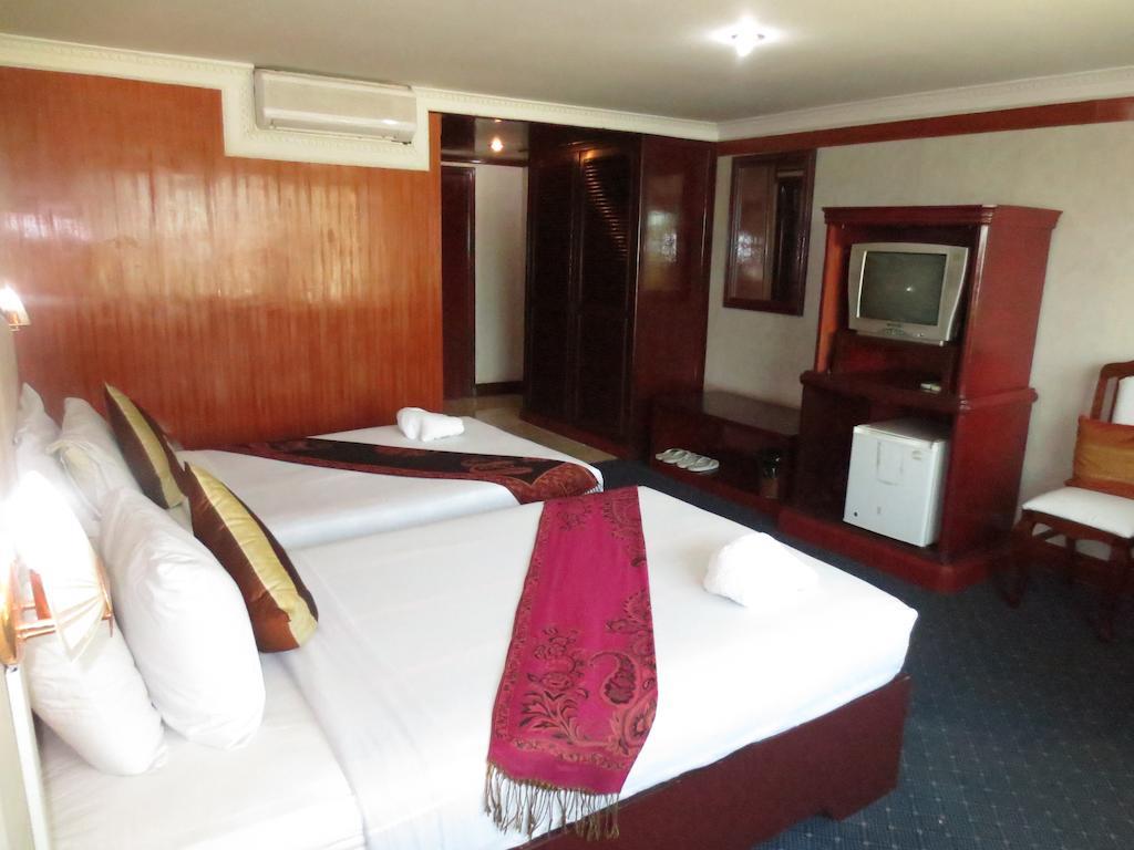 Khmeroyal Hotel Phnom Penh Ruang foto